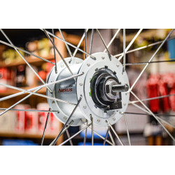 Переднее колесо 28", обод Author Argon X7 Cross, динамо втулка Shimano DH-C6000-3R, спицы Cn Spoke