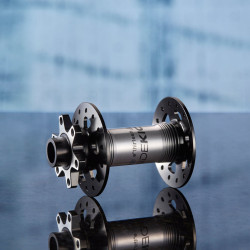 Втулка передняя E*Thirteen Sidekick 110x15/20mm 28h HB4UKA-201