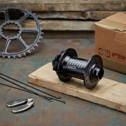 Втулка передняя E*Thirteen Race Front Hub 110x20mm 32h Black HB3LRA-102