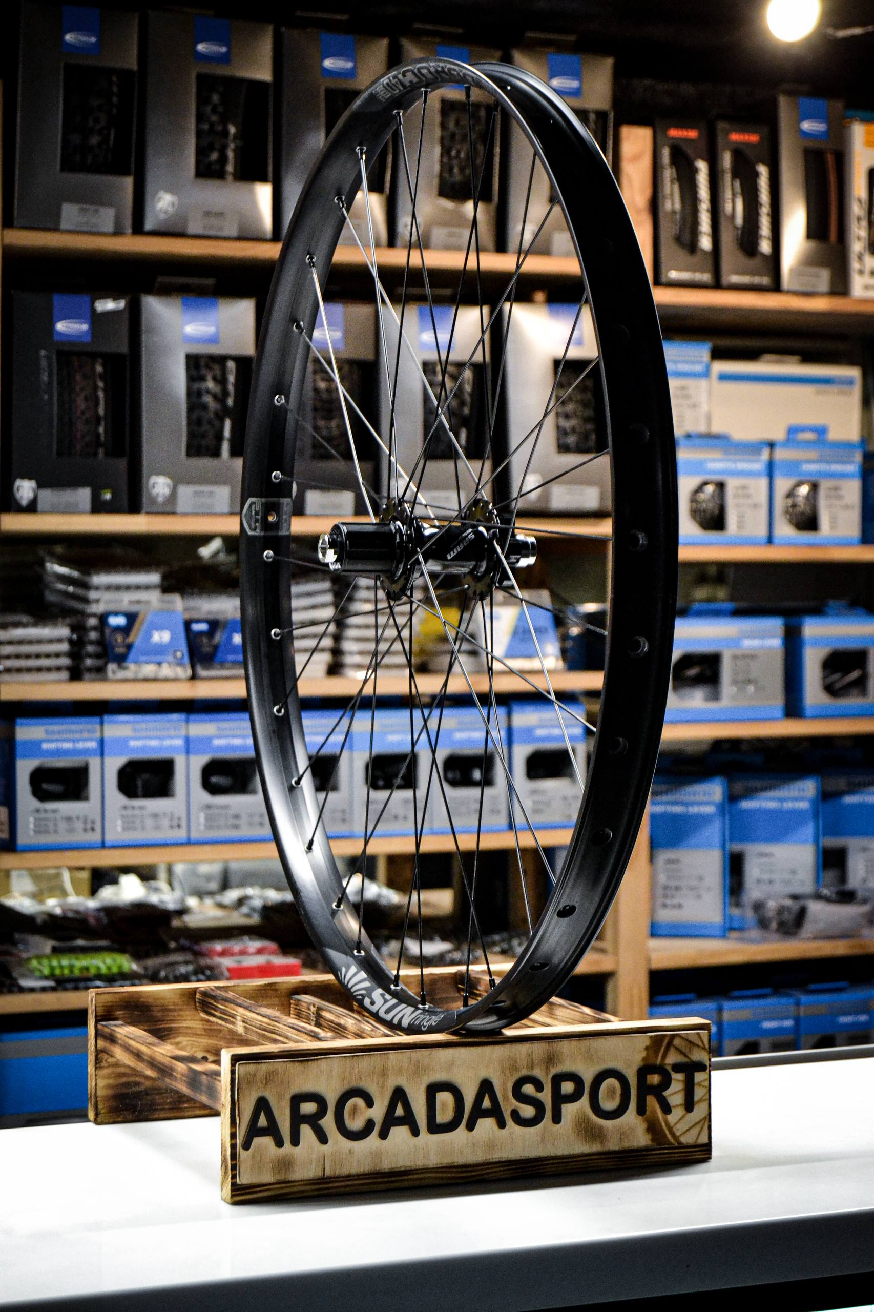 Колесо на втулке Sram и ободе SunRingle Duroc 40